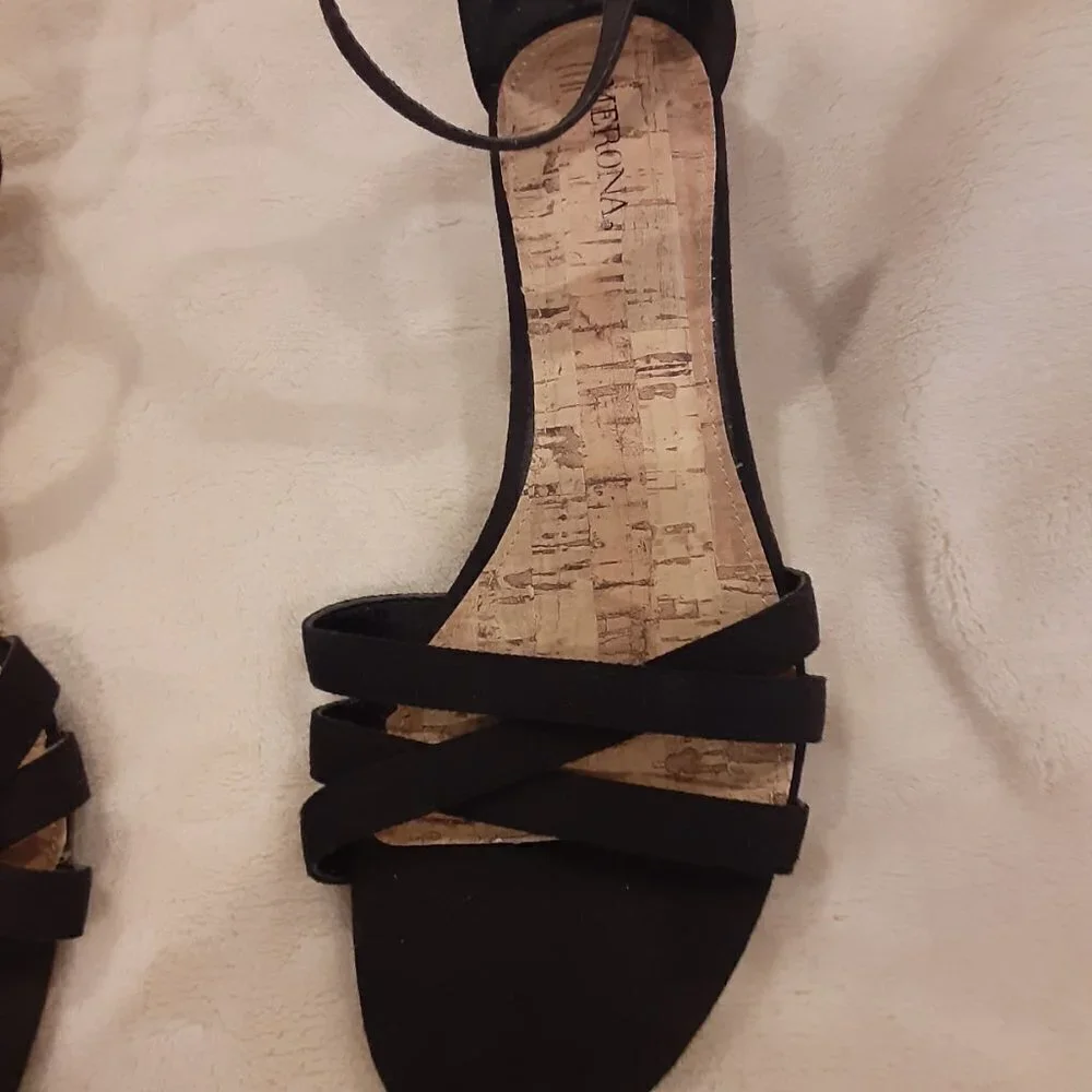 Merona 7 Medium Black Sandle w/Zipper Back & Buckles At Ankles - Picture 2 of 4